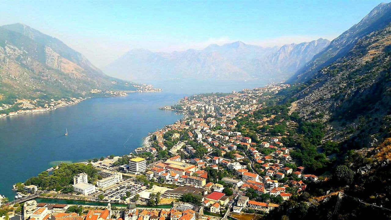 Южный фьорд Европы: во сколько обойдется осенний отпуск в самой живописной бухте Черногории